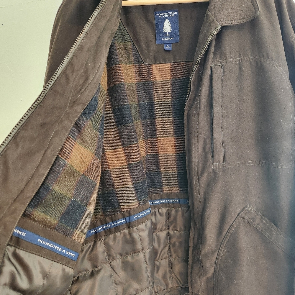 Barn Jacket with Leather Collar Flannel Wool Quilted Lining, Roundtree & Yorke - Picture 7 of 12